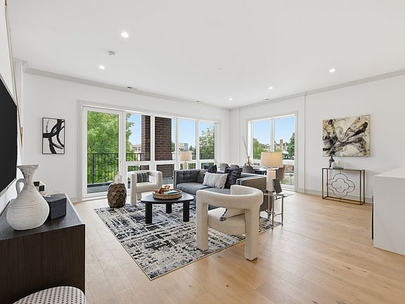 4th image of 6414 N Francisco Ave #101