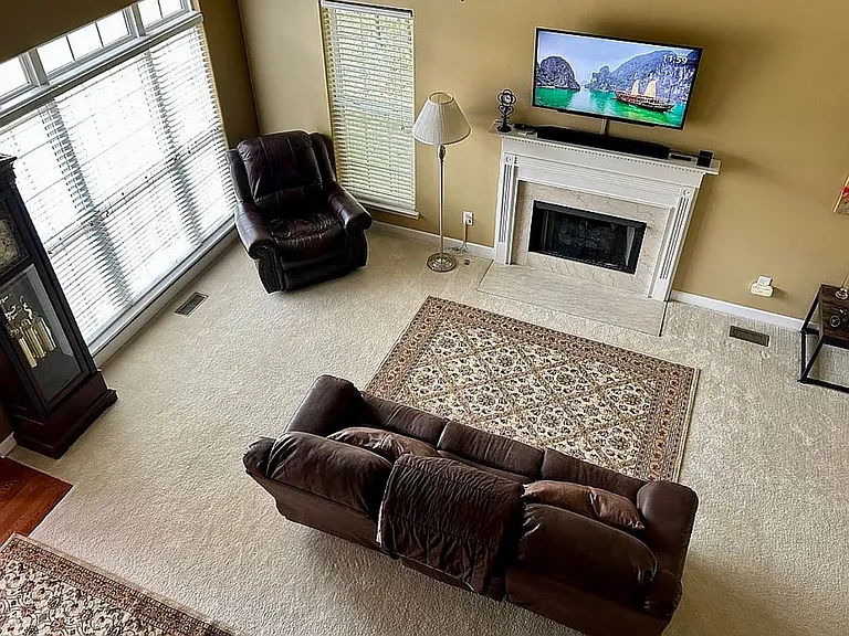 814 Royal Oaks Dr — Photo 6