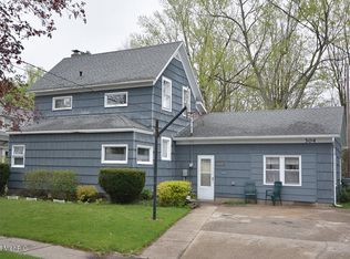 304 N Brown St, Paw Paw, MI 49079