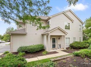 452 Jamestown Ct, Aurora, IL