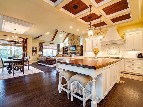 3rd image of 8868 Bayside Ct