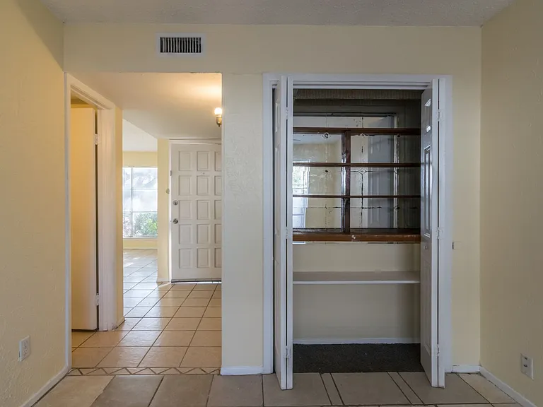 439 Valley Park Dr — Photo 7