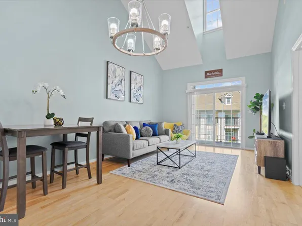 21222 McFadden Sq Unit 410, Sterling, VA 20165