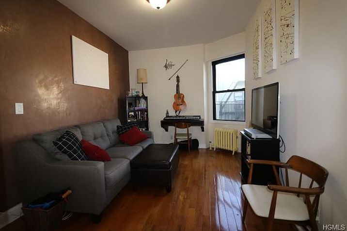 1st image of 2115 33rd St APT 5F