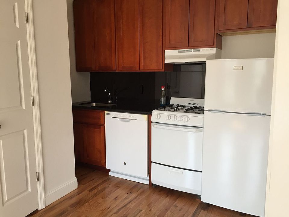 2nd image of 928 President St APT D2