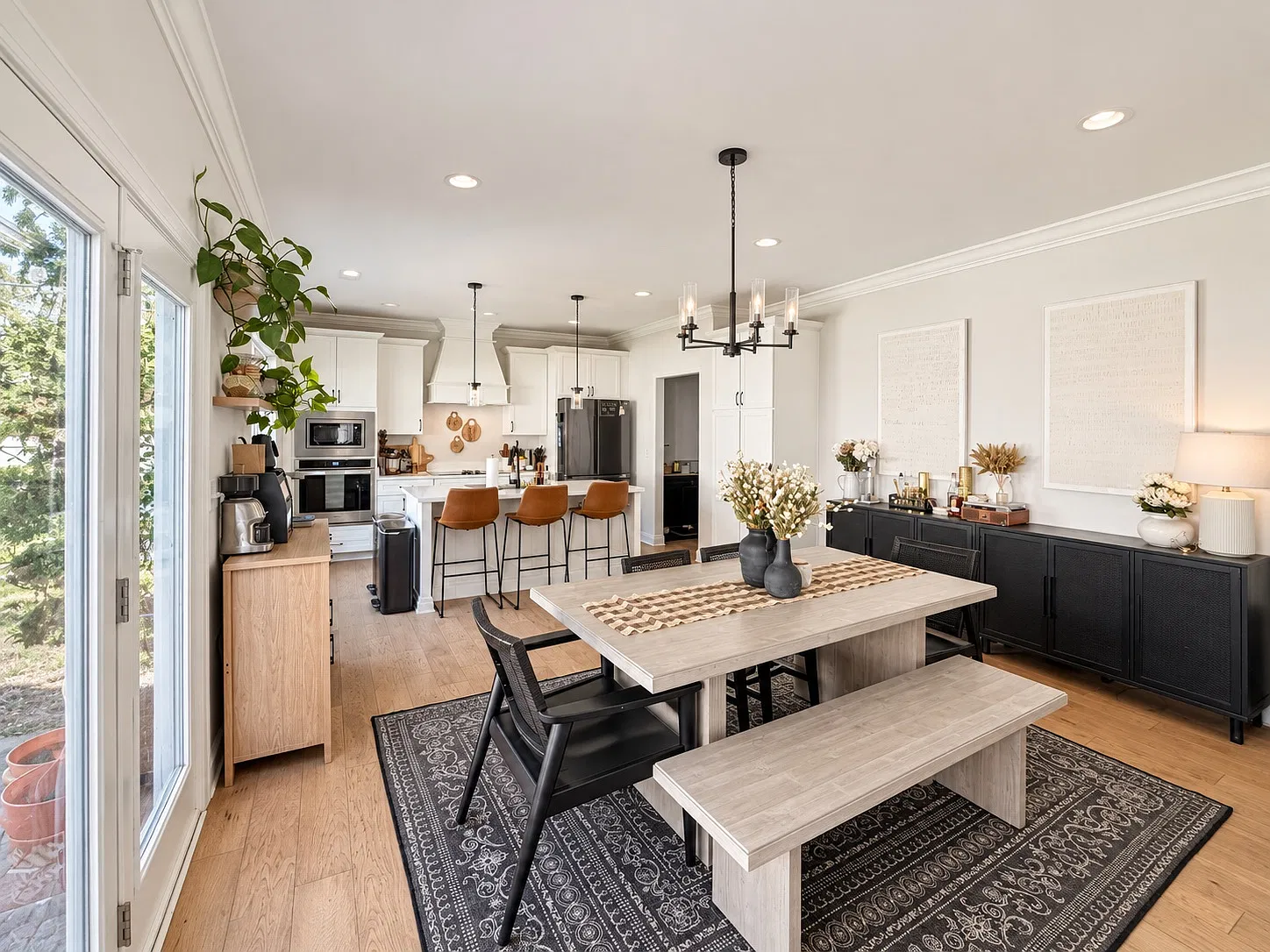 3 bed, 2.5 bath, 2502 sqft, $3,300 — Photo 4