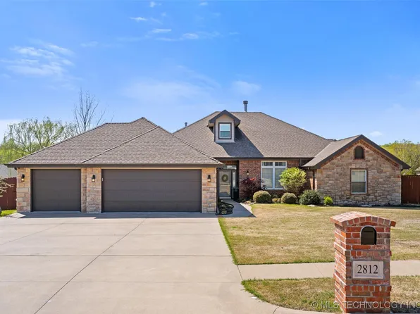 2812 Stonewall Dr, Bartlesville, OK 74006