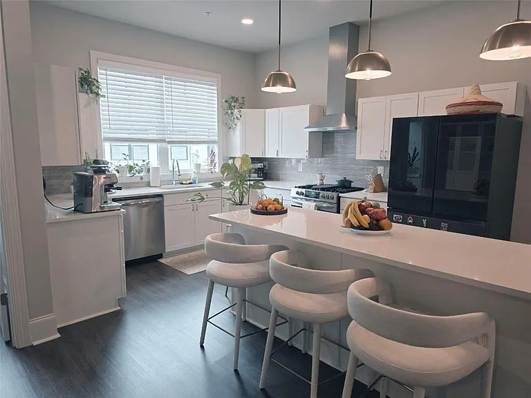 8020 Linfield Way — Photo 13