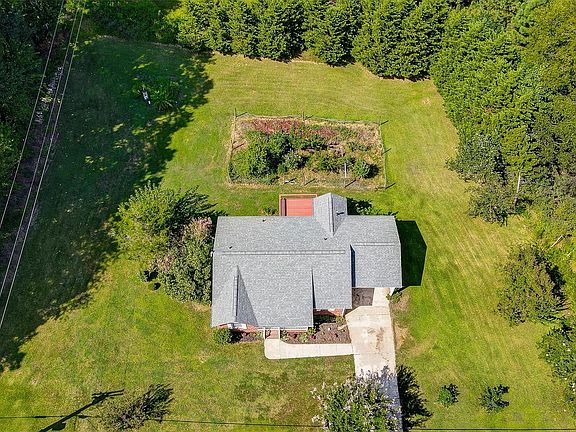 5th image of 3990 Redwood Dr