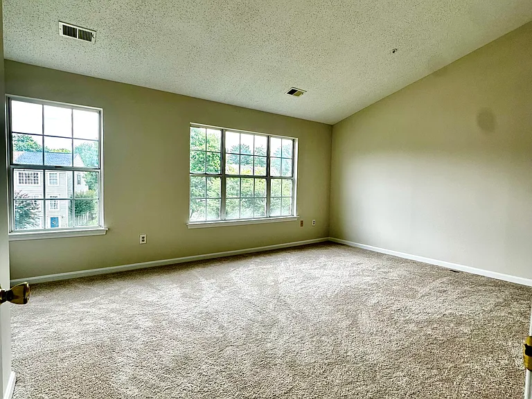 2558 Ambling Cir — Photo 9