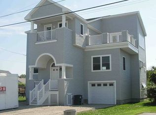 8 Elm Ave, Narragansett, RI 02882