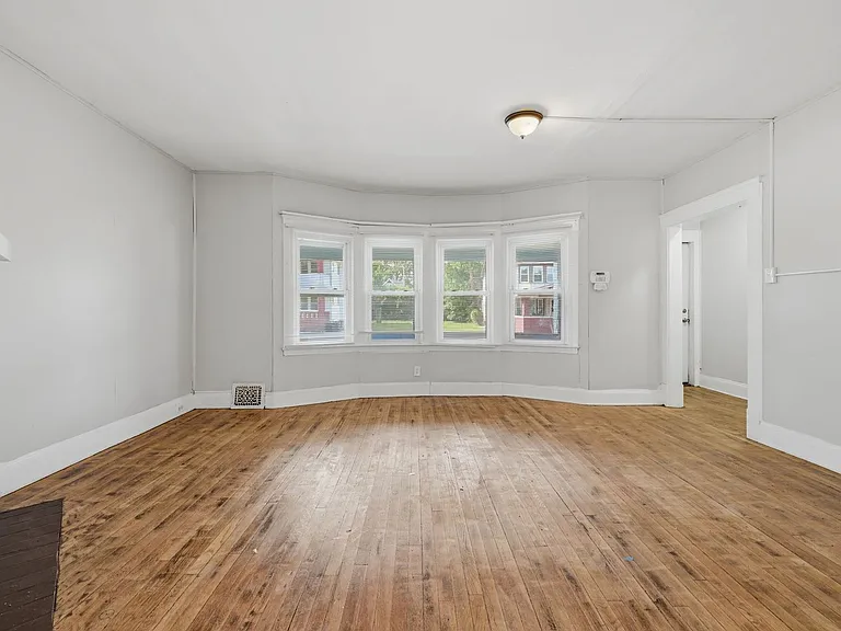11611 Fairport Avenue — Photo 63