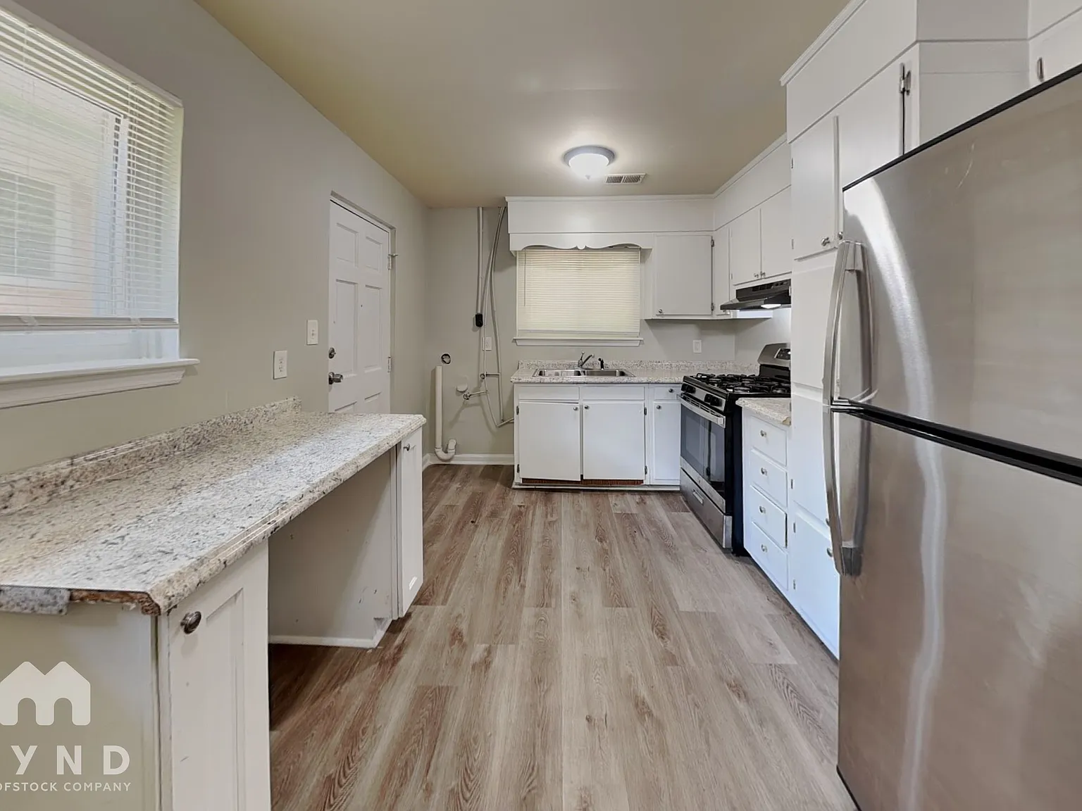 2 bed, 1.0 bath, 1060 sqft, $1,670 — Photo 3