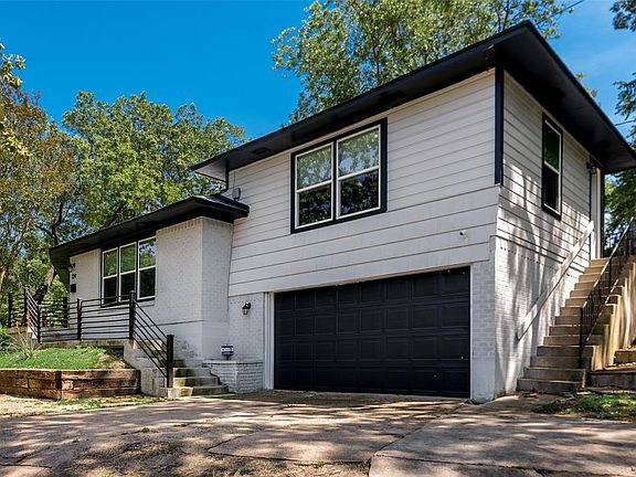 3rd image of 224 E Crestwood Dr