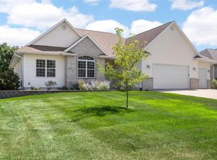 380 Landau St, Robins, IA 52328