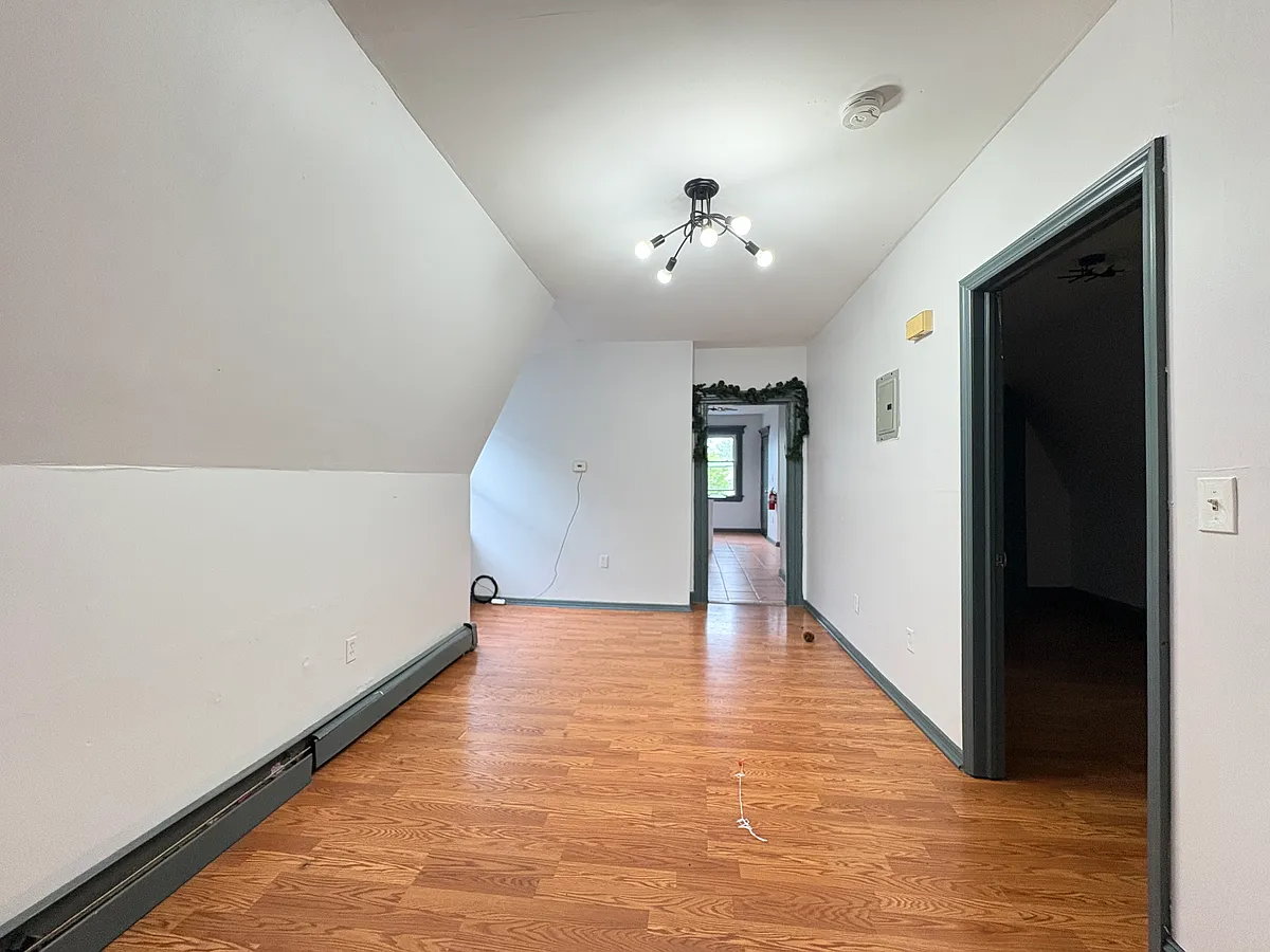 Building Photo - 287 Avon Ave #3