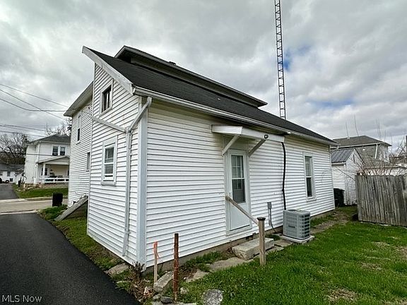 5th image of 219 Gordon St