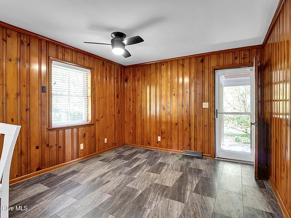5th image of 345 Willow Woods Dr