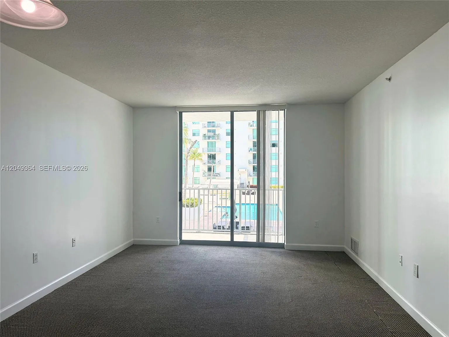 Hollywood Station Condo — Photo 4