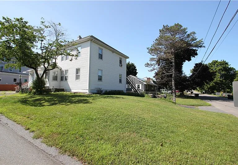 23 Saxon St — Photo 17