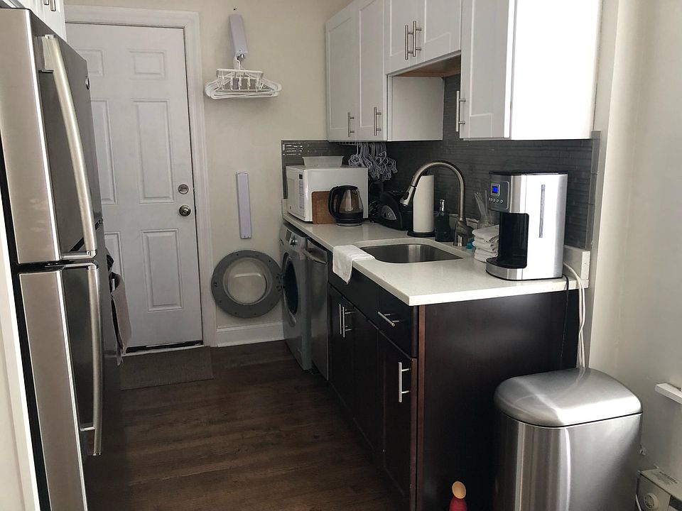 1st image of 3817-3819 N Greenview Ave #2W