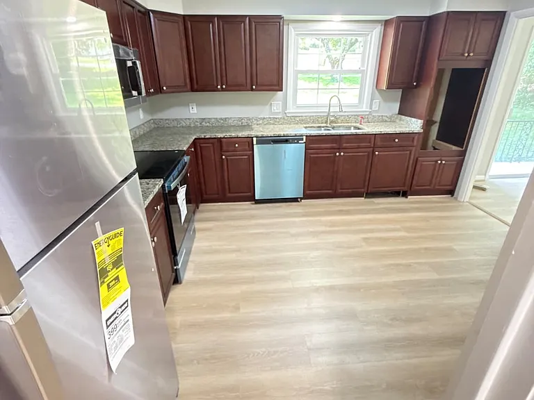 1260 Kenmore Dr — Photo 4