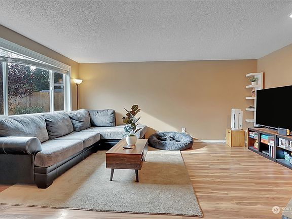 5th image of 2705 Forest Park Court N