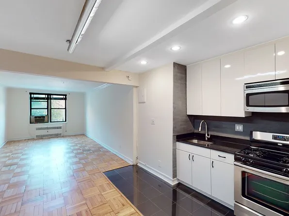 48-21 40th St #1C, Queens, NY 11104