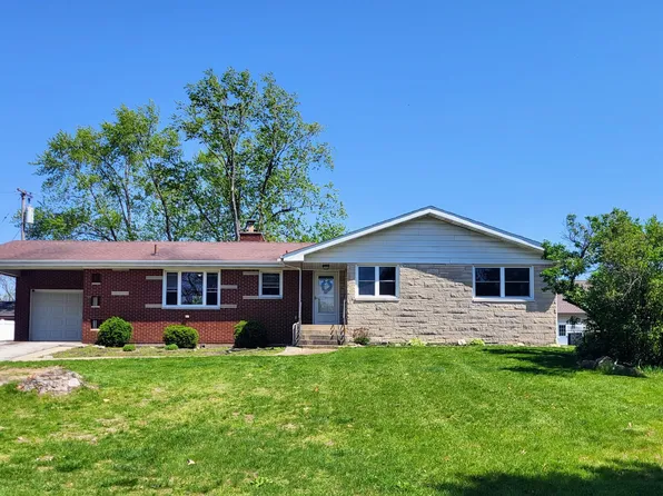 325 Cedar St NW, Demotte, IN 46310