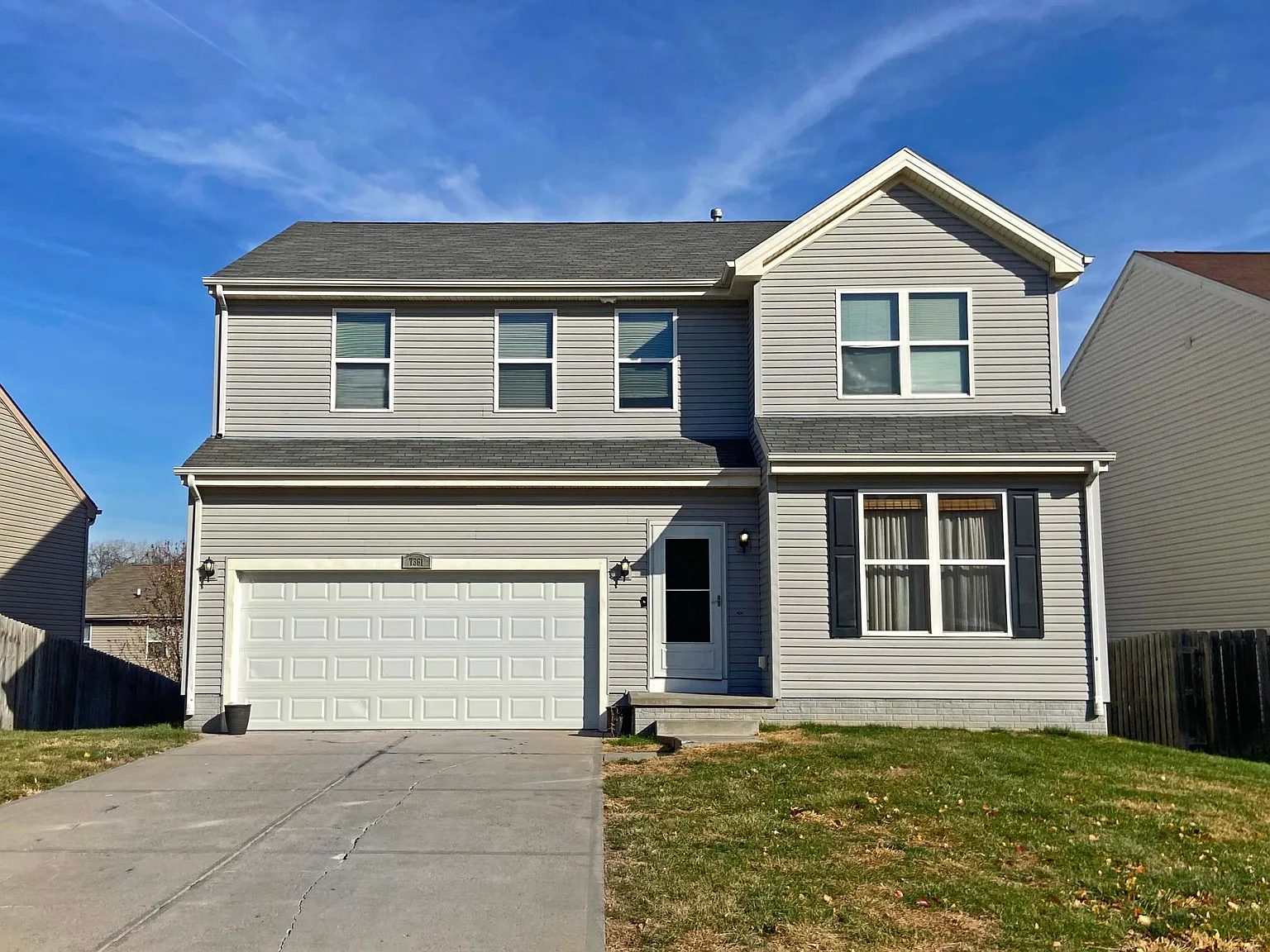 4 bed, 2.5 bath, 2200 sqft, $2,000 — Photo 2