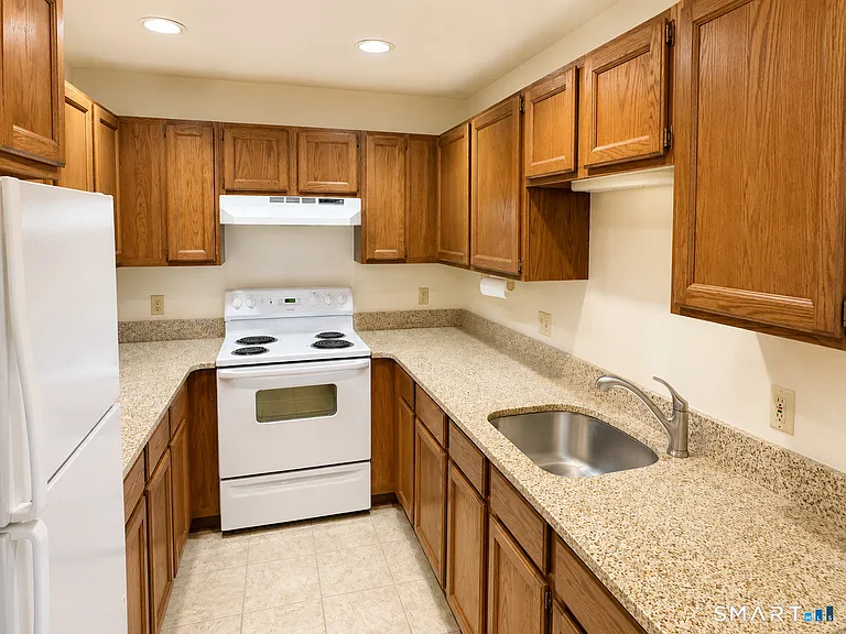 37 E Albert St #6 — Photo 2