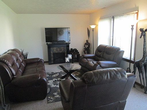 3rd image of 456 Woodpost Dr