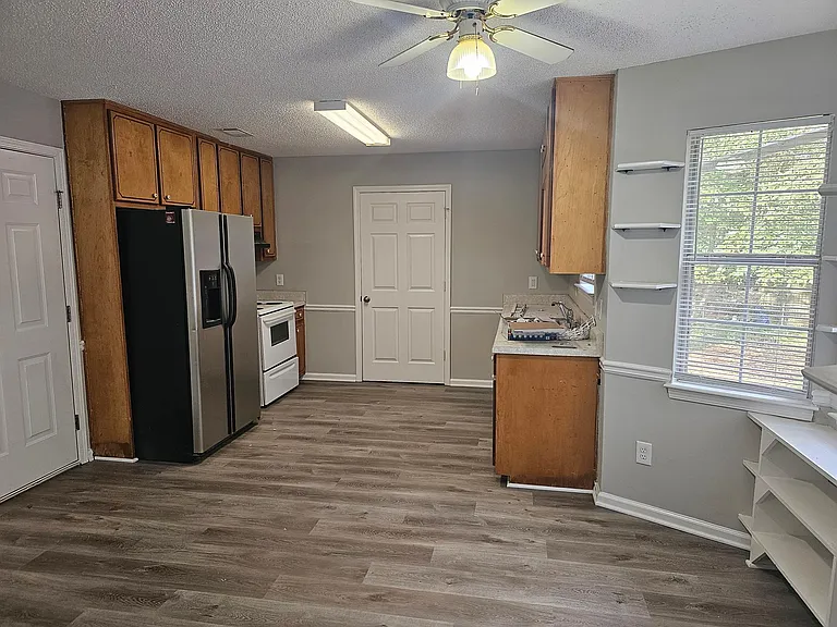 10 Chimney Ct — Photo 3