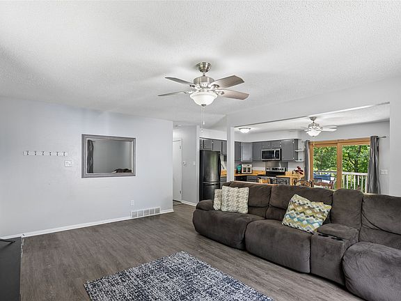 5th image of 2824 SE 10th St