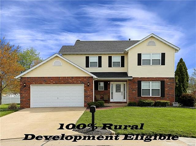 1st image of 916 Oakridge Dr