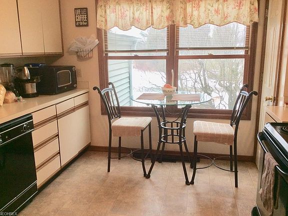 2nd image of 991 Powers Ave APT 1