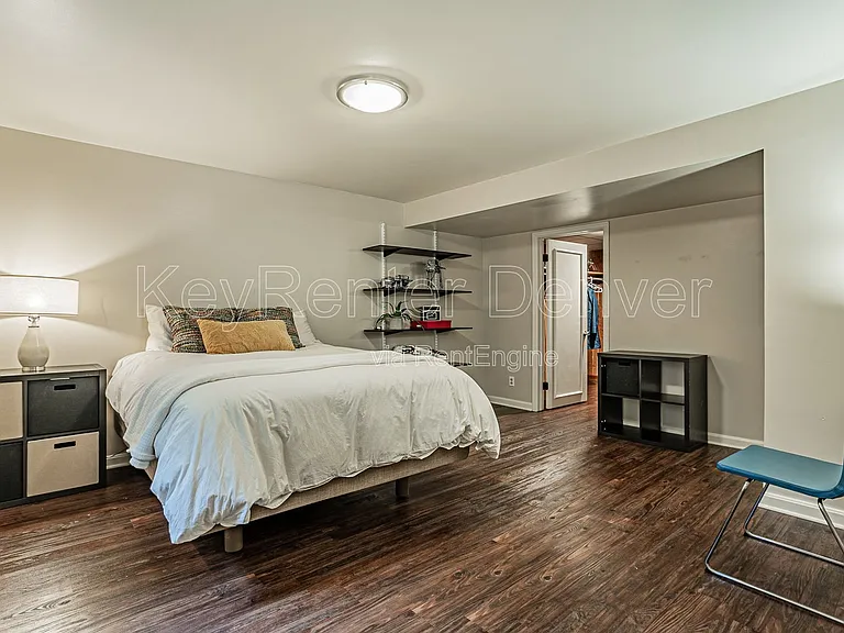 1070 S Elmira St — Photo 22