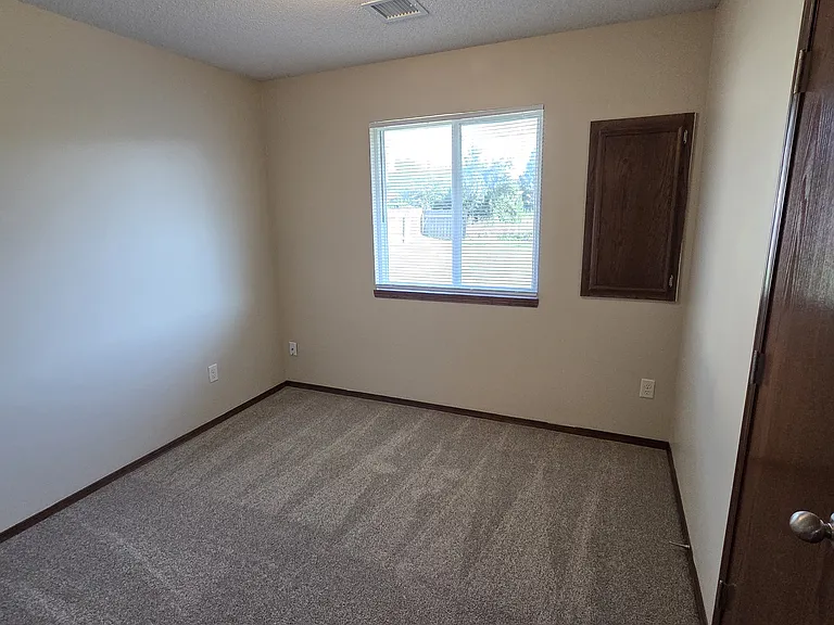 1230 W 43rd St S — Photo 12