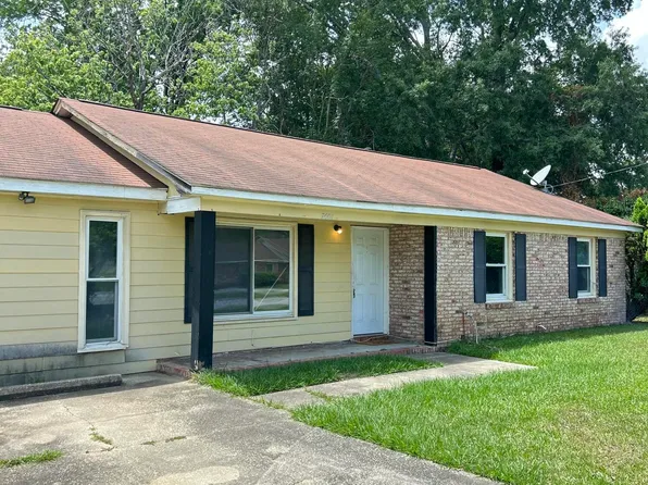 7601 Ireland Dr, North Charleston, SC 29420