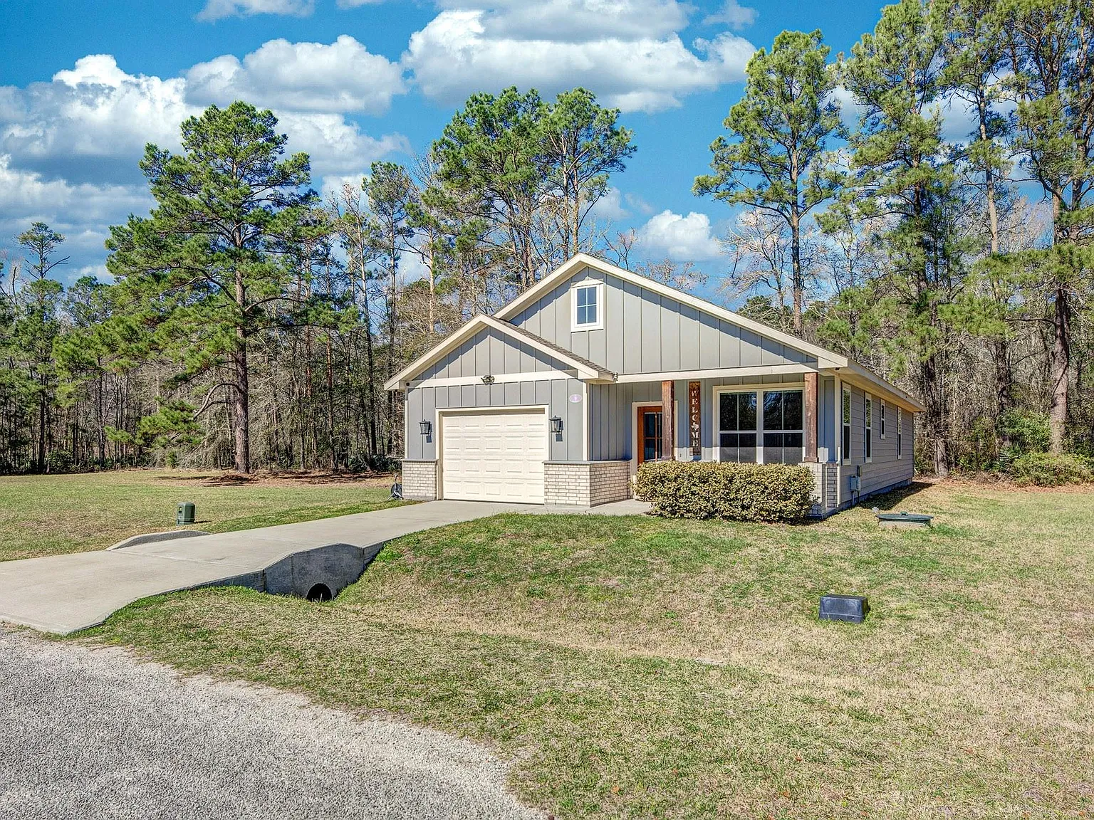 3 bed, 2.0 bath, 1415 sqft, $2,075 — Photo 3