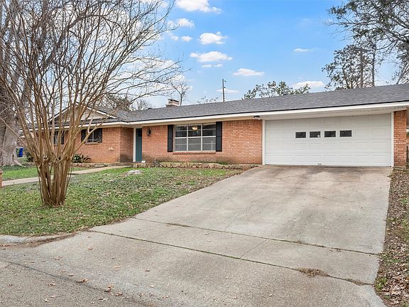 4th image of 2208 Lake Forest Dr