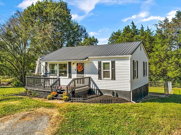 2nd image of 626 N White Pine Rd