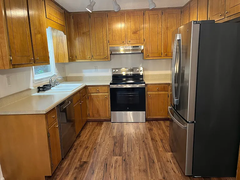 309 Clarendon Ct — Photo 9