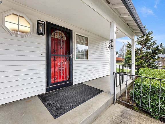 3rd image of 11811 NE 40th Pl