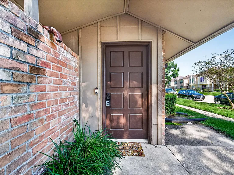 8046 Ellinger Ln — Photo 44