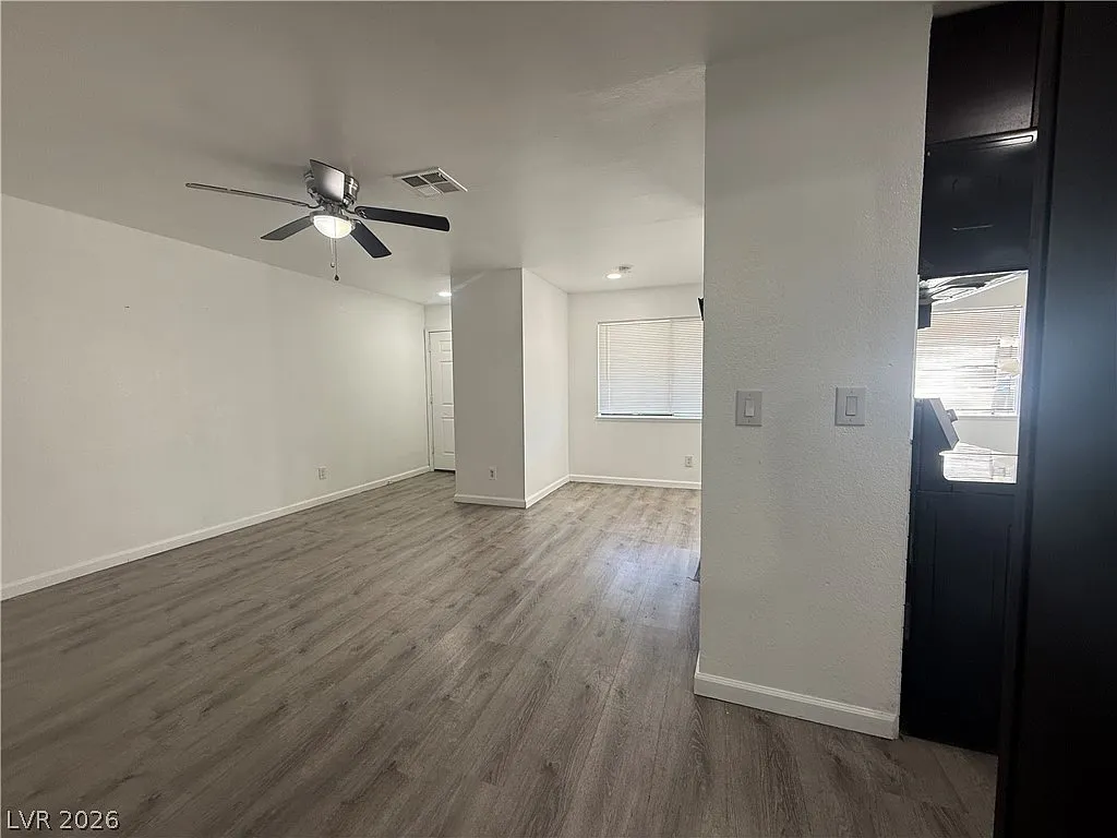 3 bed, 2.0 bath, 3952 sqft, $1,500 — Photo 4