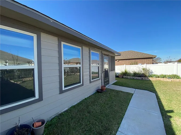 816 Sleeping Bear Dunes Dr — Photo 4