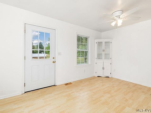 4th image of 800 Woodland Dr
