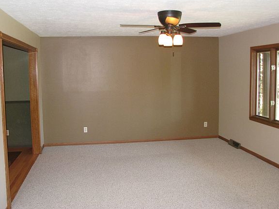 3rd image of 6241 Carlsburg Ln