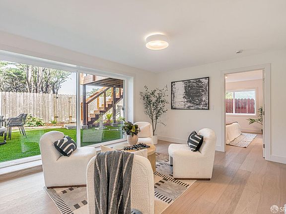 5th image of 115 Gladeview Way